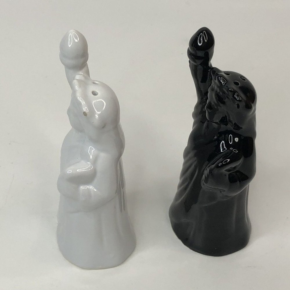 Statue Of Liberty 4-1/4” Salt and Pepper Shakers Set Black & White *FLAW* - Picture 4 of 12